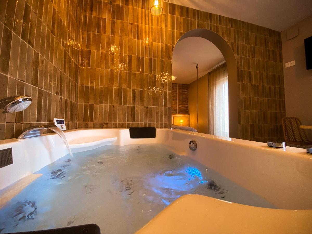 Love Room Suite Bali - Auray En Bretagne Brech Екстер'єр фото
