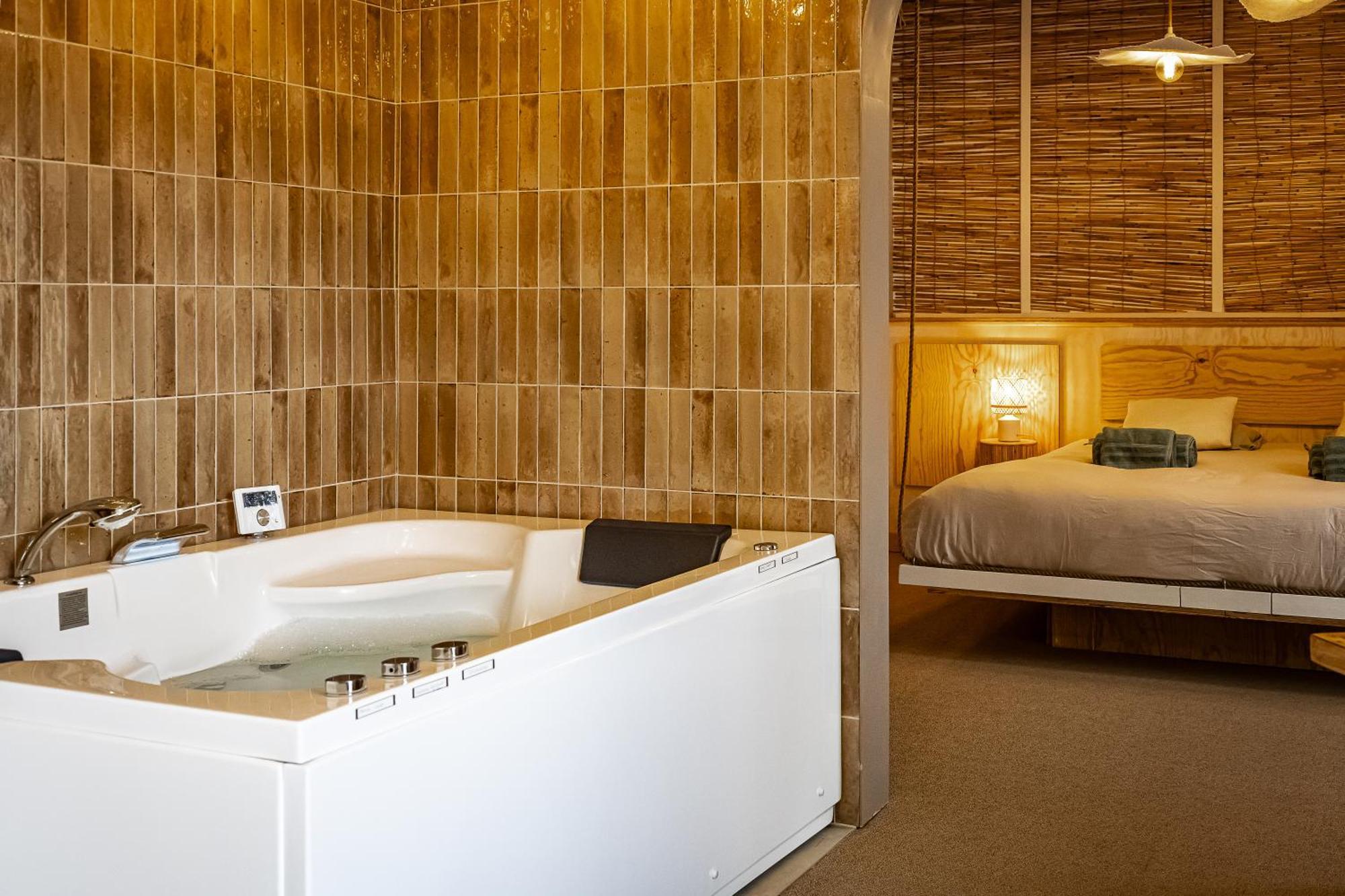 Love Room Suite Bali - Auray En Bretagne Brech Екстер'єр фото