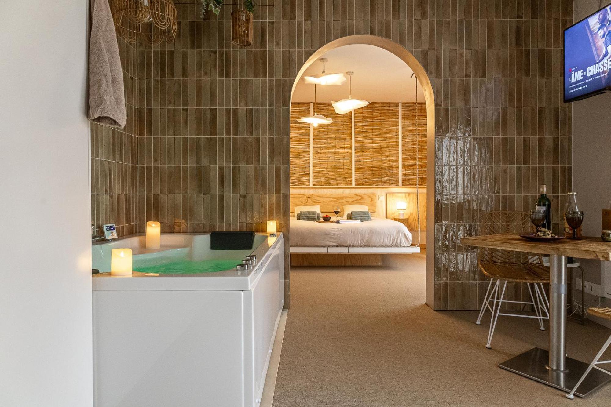 Love Room Suite Bali - Auray En Bretagne Brech Екстер'єр фото